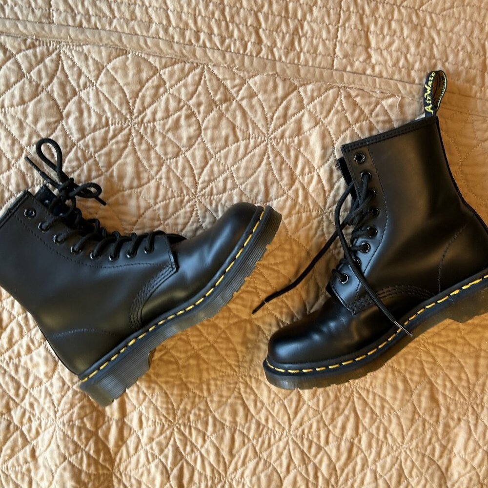 Doc Martens black  leather lace-up boot size 6